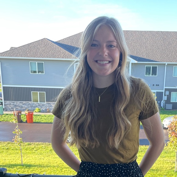 Meet your Posher, Olivia - Picture 1 of 1